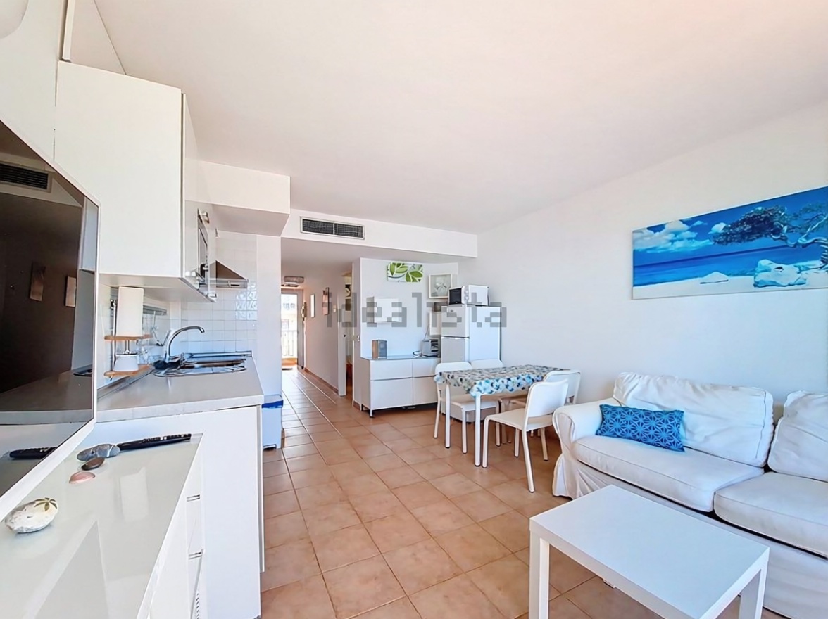 Beachfront flat in Santa Eulalia del Río — Living room
