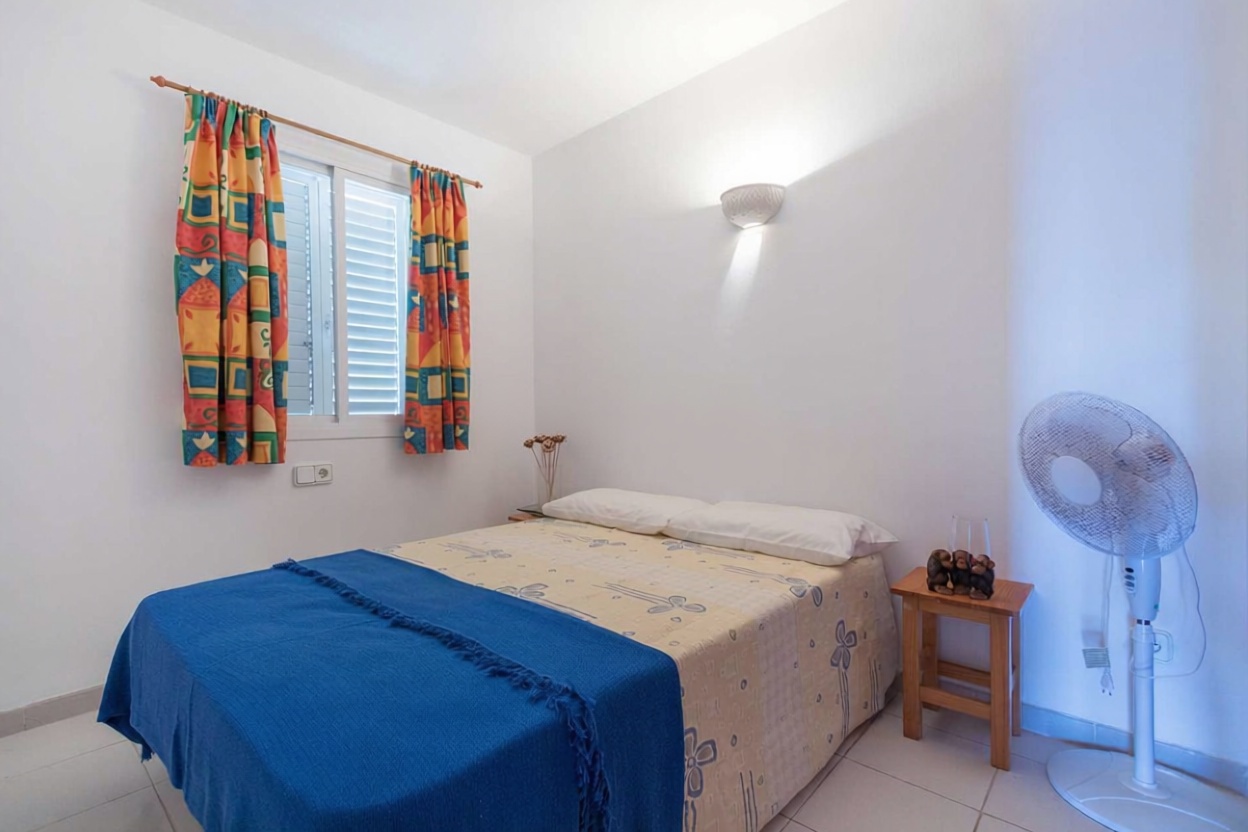 Wohnung in erste Strandlinie in Santa Eulalia del Río — Schlafzimmer