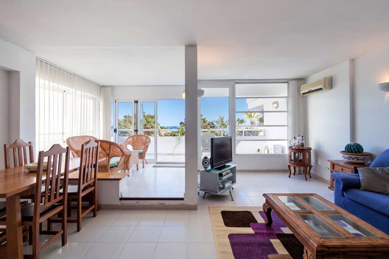 Wohnung in erste Strandlinie in Santa Eulalia del Río — Wohnzimmer