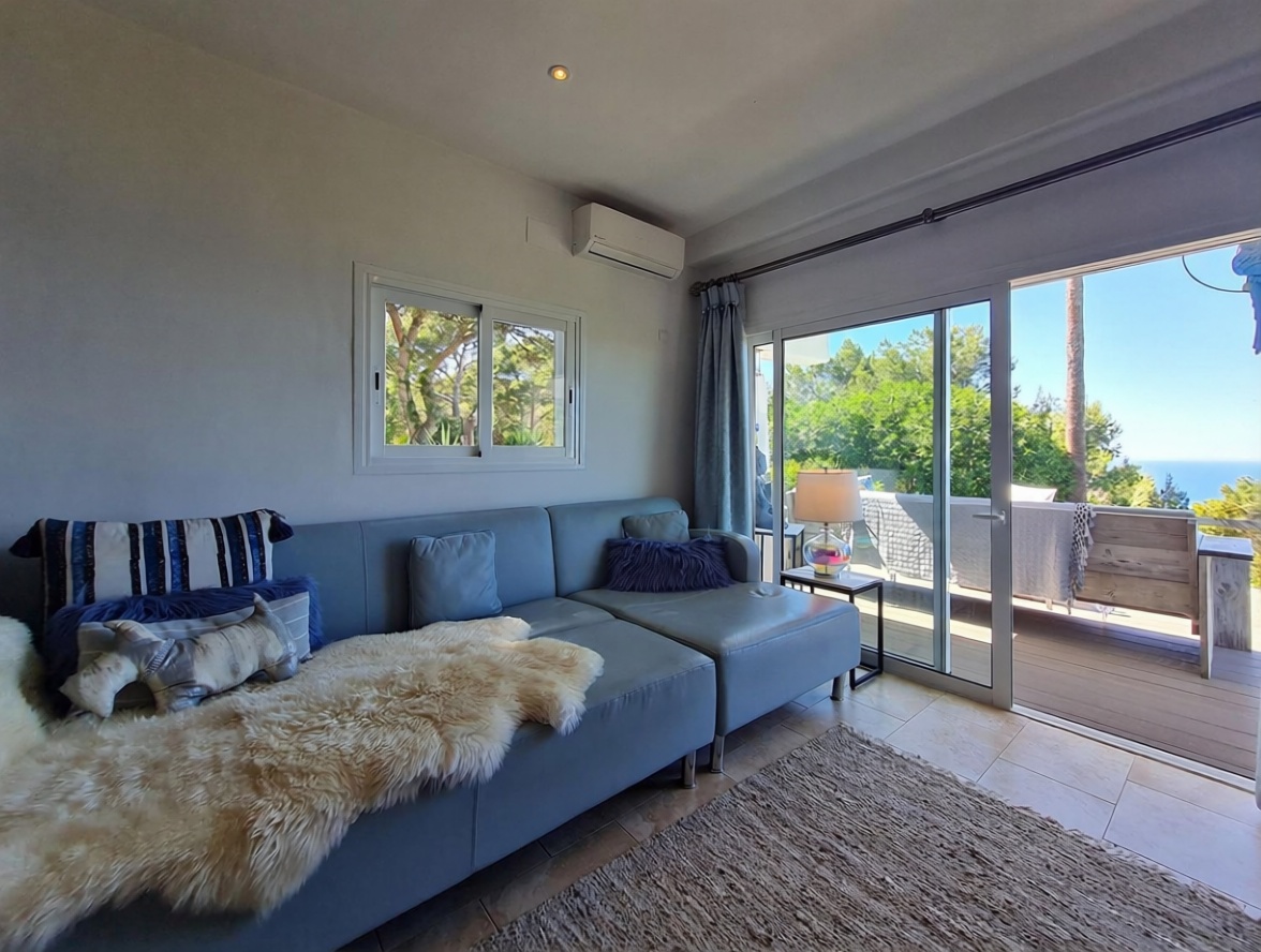 Chalet mit direkter Strandzugang in Ibiza — Wohnzimmer