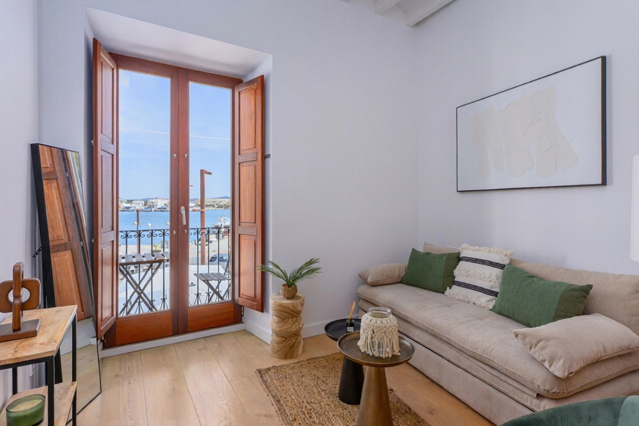 Beachfront flat in Eivissa — Living room