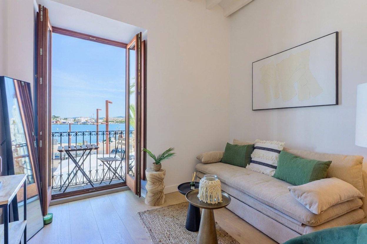 Beachfront flat in Eivissa