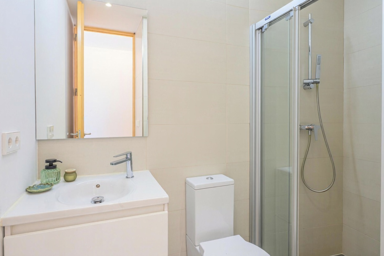 Beachfront flat in Eivissa — Bathroom