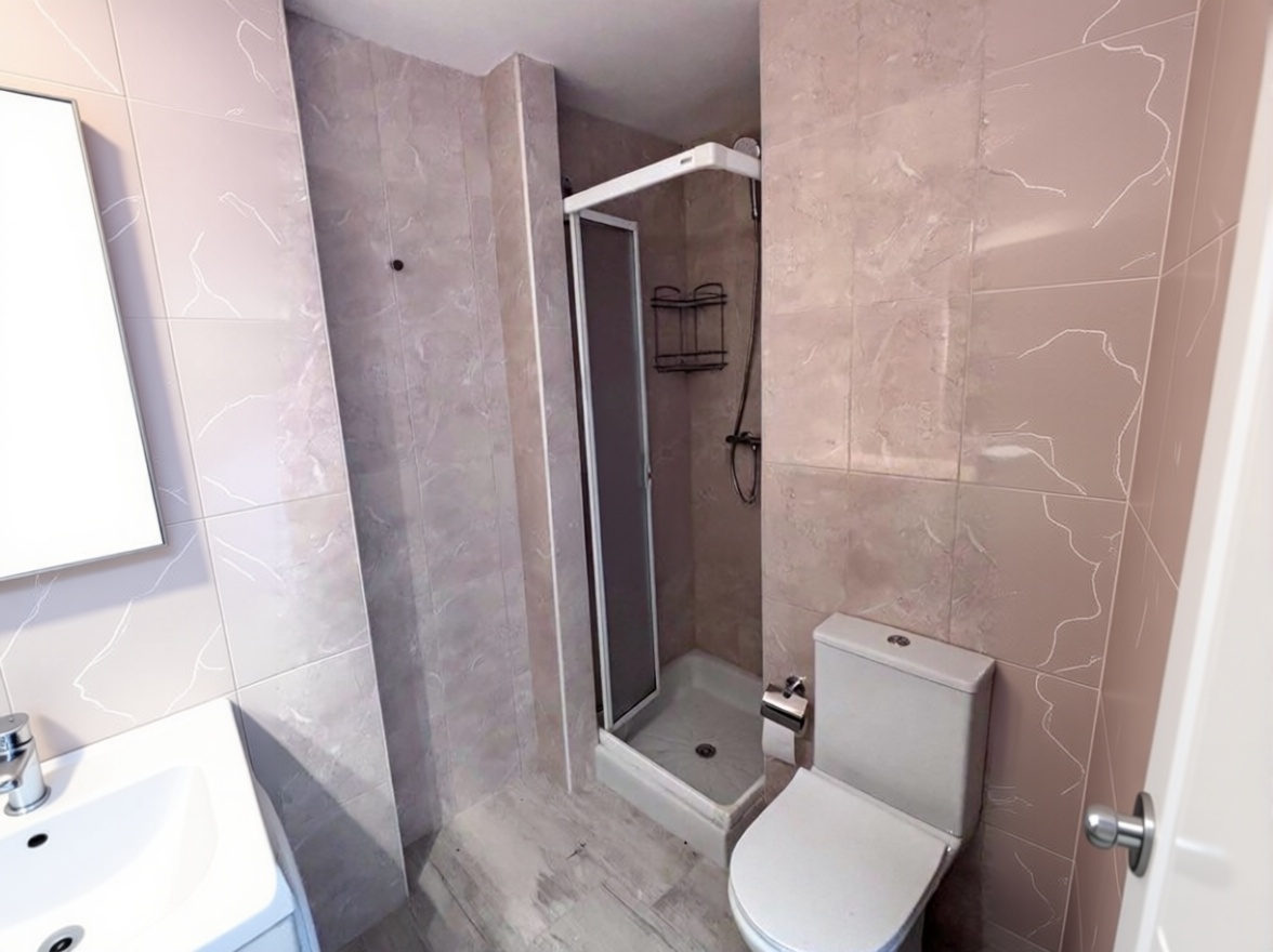 Apartamento em primeira linha de praia em Santa Eulalia del Río — Casa banho