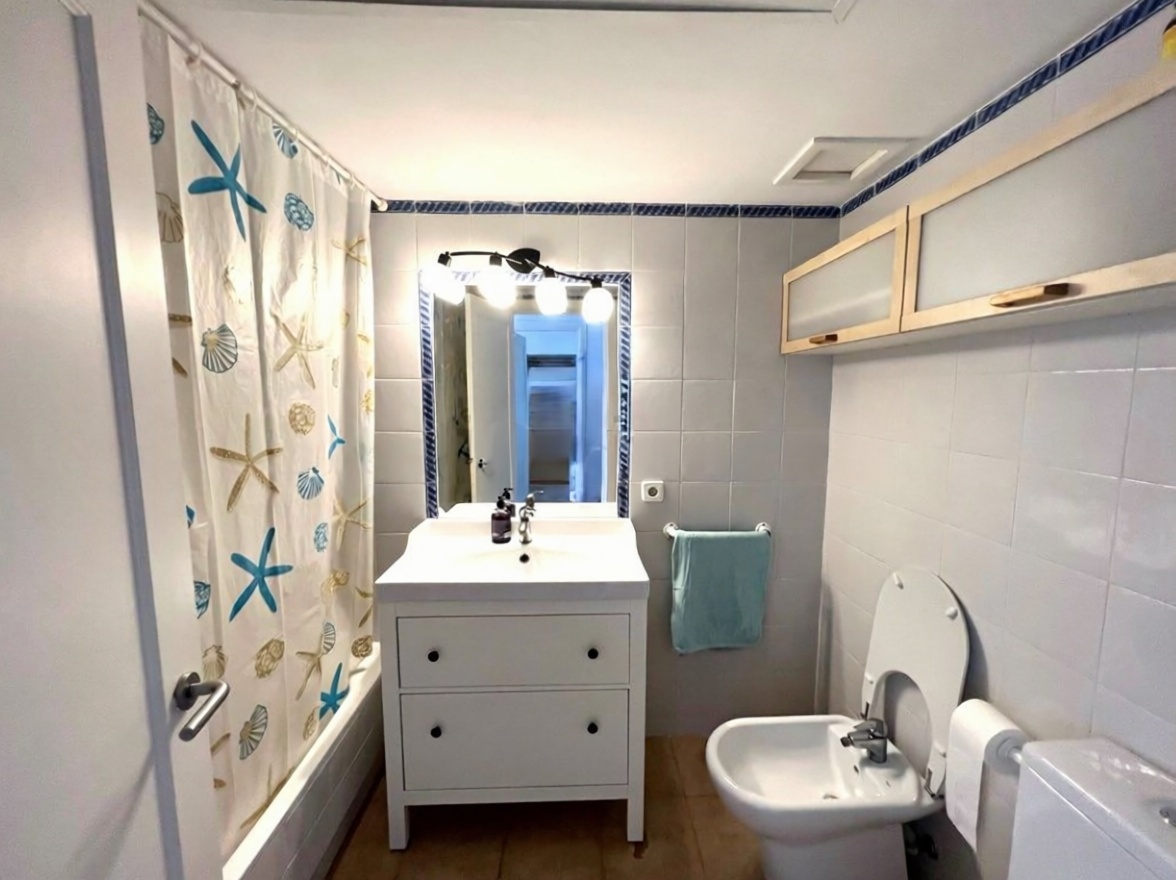 Seafront attic in Santa Eulalia del Río — Bathroom