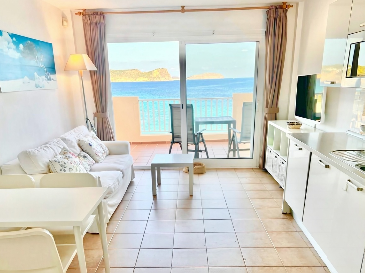 Wohnung in erste Strandlinie in Santa Eulalia del Río — Wohnzimmer