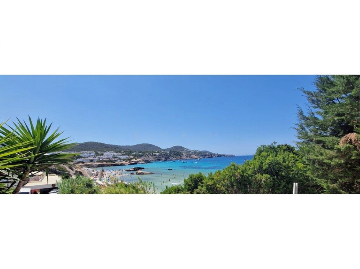 Beachfront flat in Sant Josep de sa Talaia — Sea view