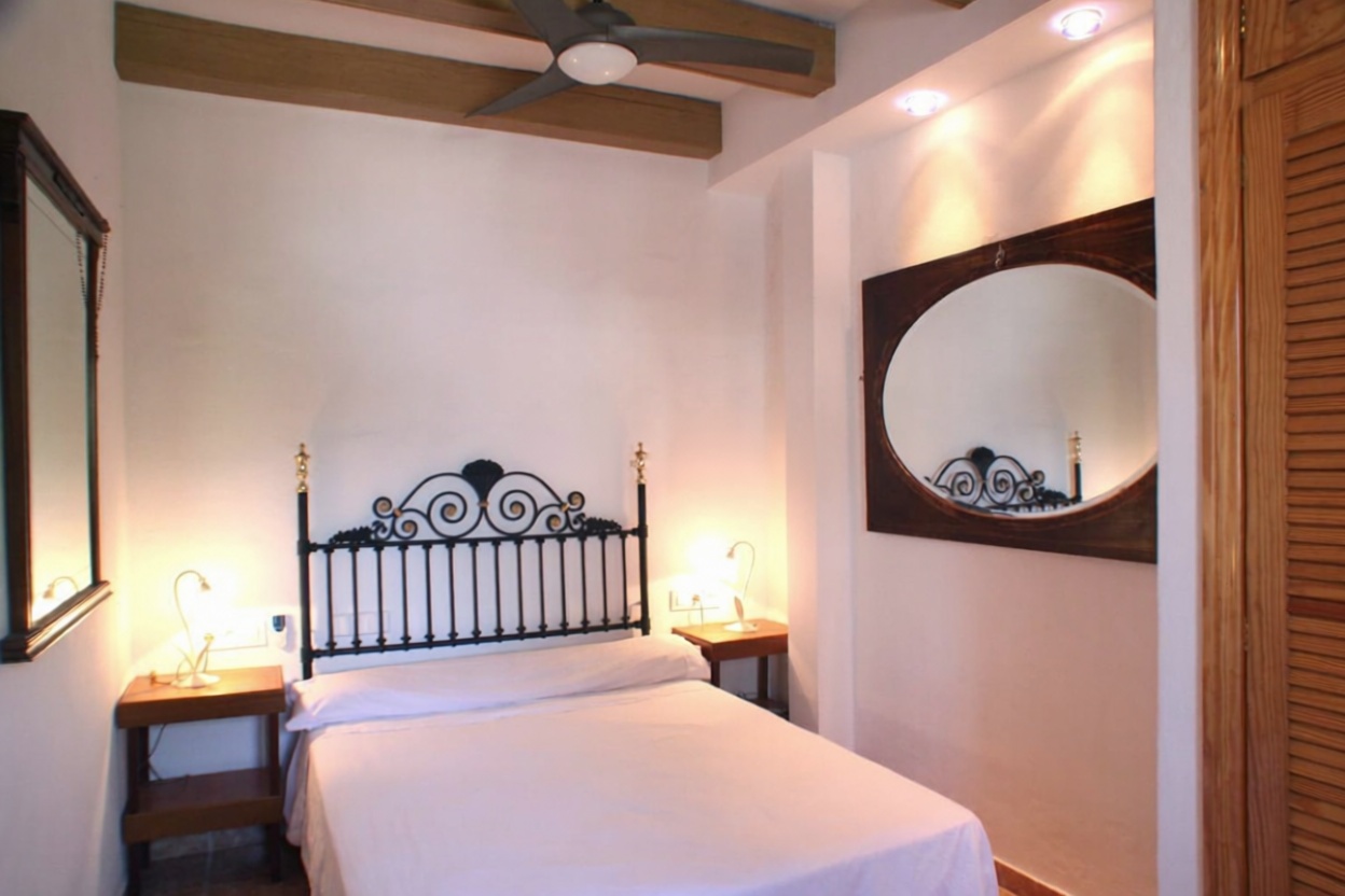 Chalet with direct beach access in Eivissa — Bedroom