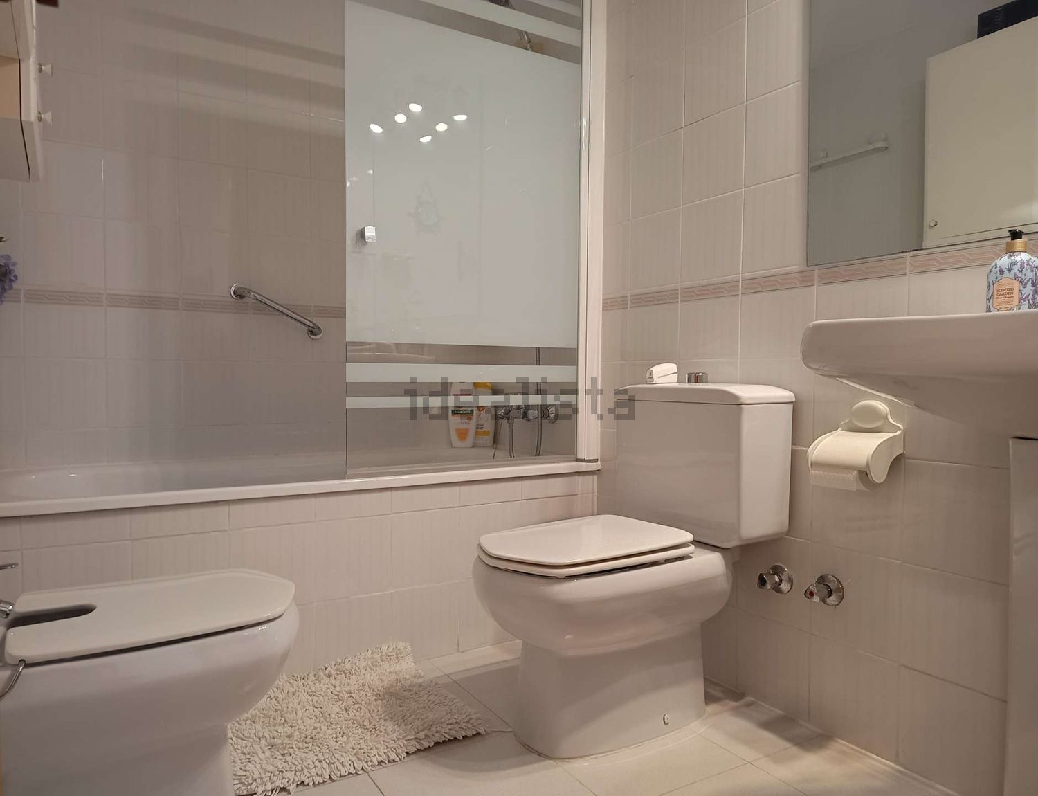 Apartamento em primeira linha de praia em Santa Eulalia del Río — Casa banho