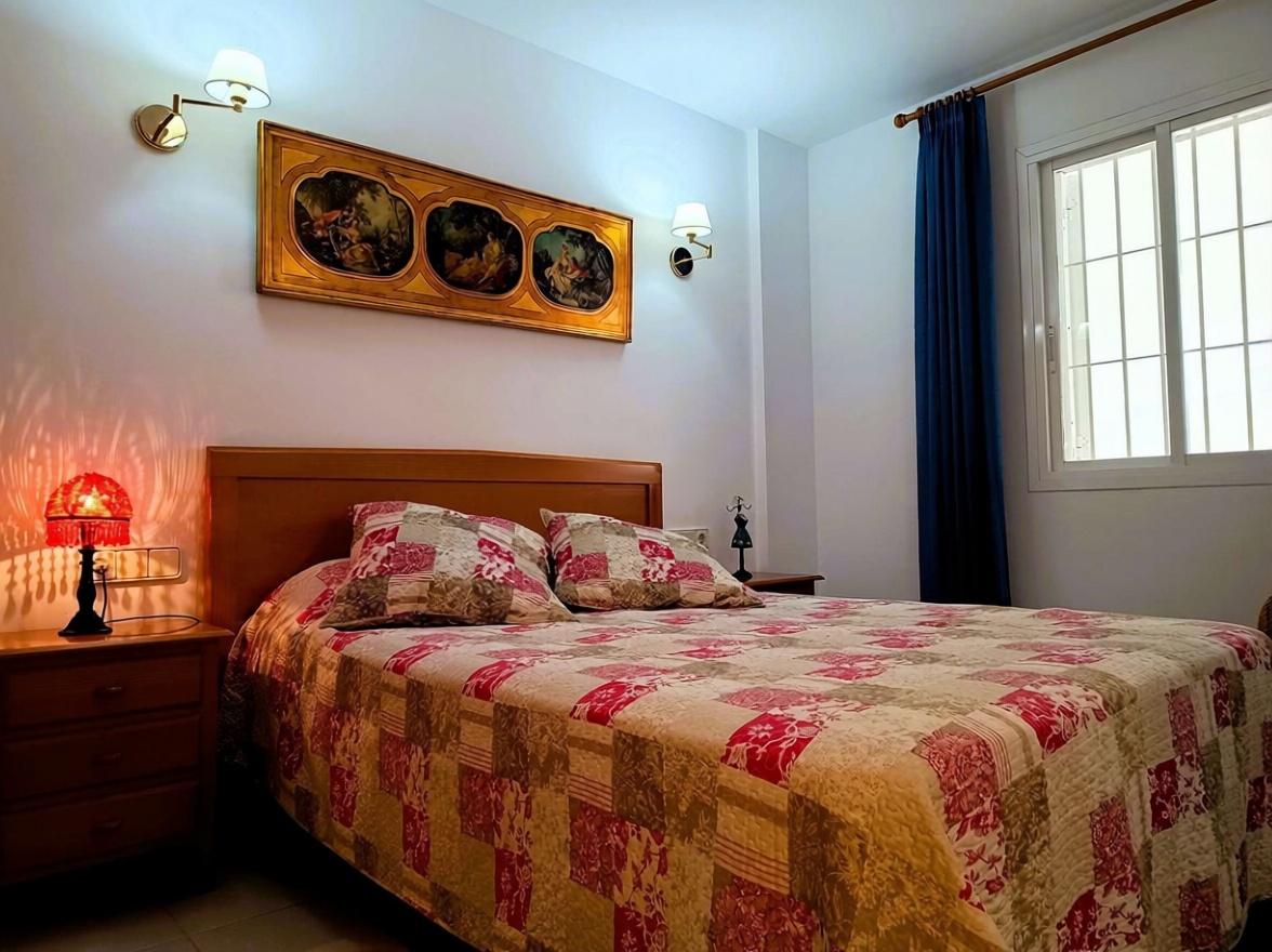 Appartement en première ligne de plage à Santa Eulalia del Río — Chambre