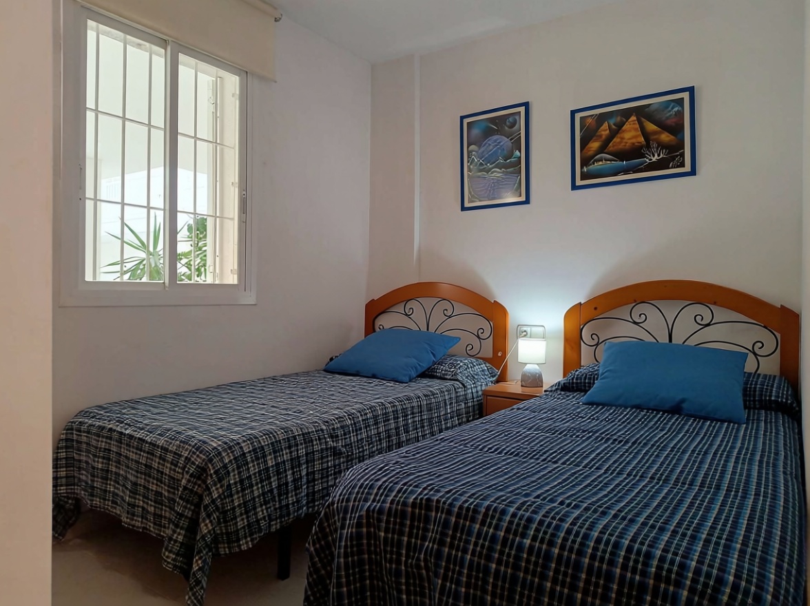 Appartement en première ligne de plage à Santa Eulalia del Río — Chambre