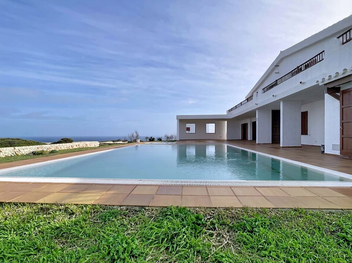 Chalet with direct beach access in Ciutadella — Pool