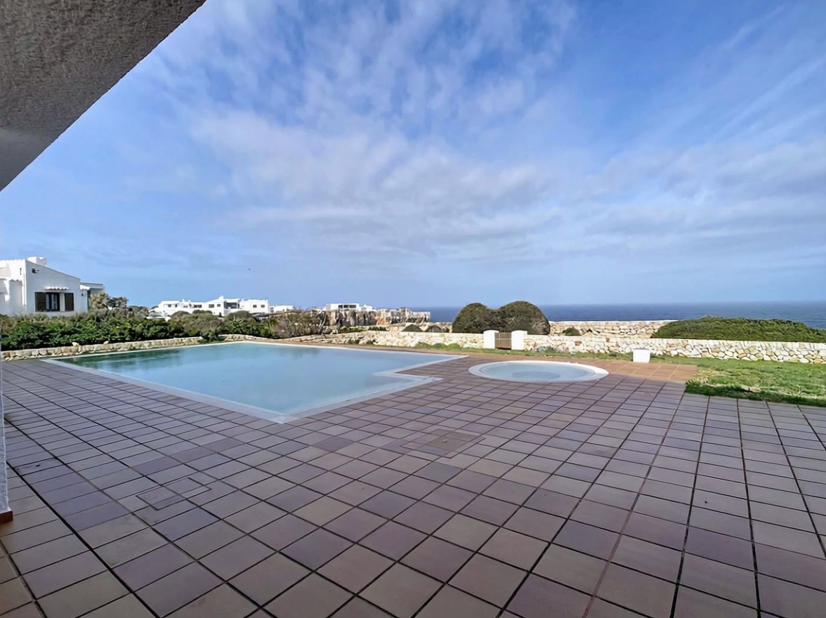 Chalet with direct beach access in Ciutadella — Pool