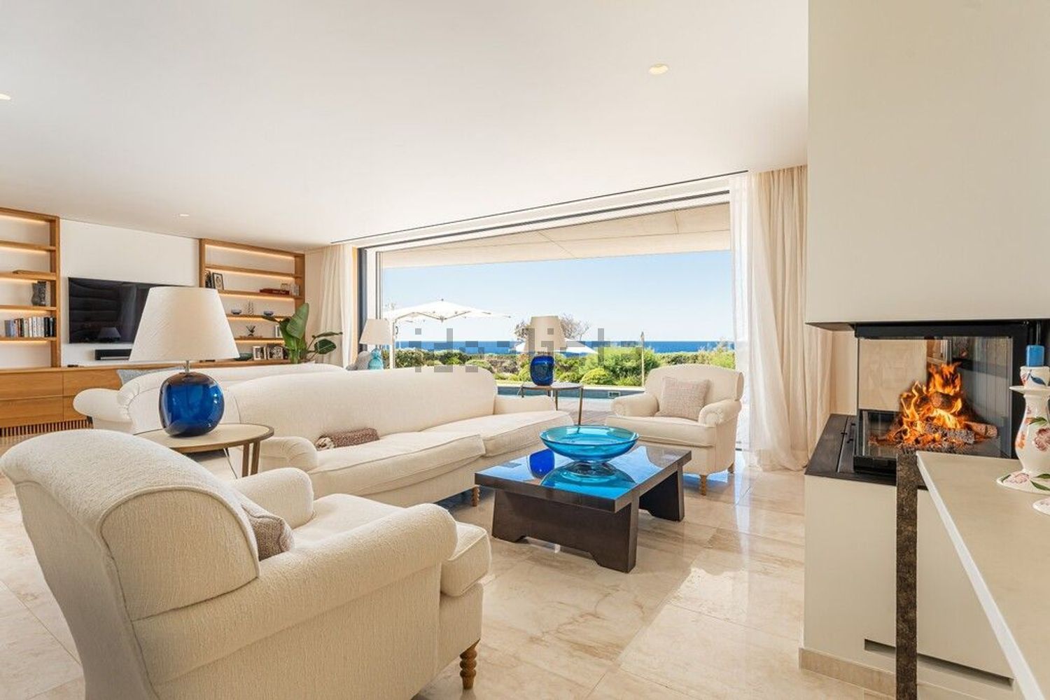 Chalet with direct beach access in Maó/Mahón — Living room
