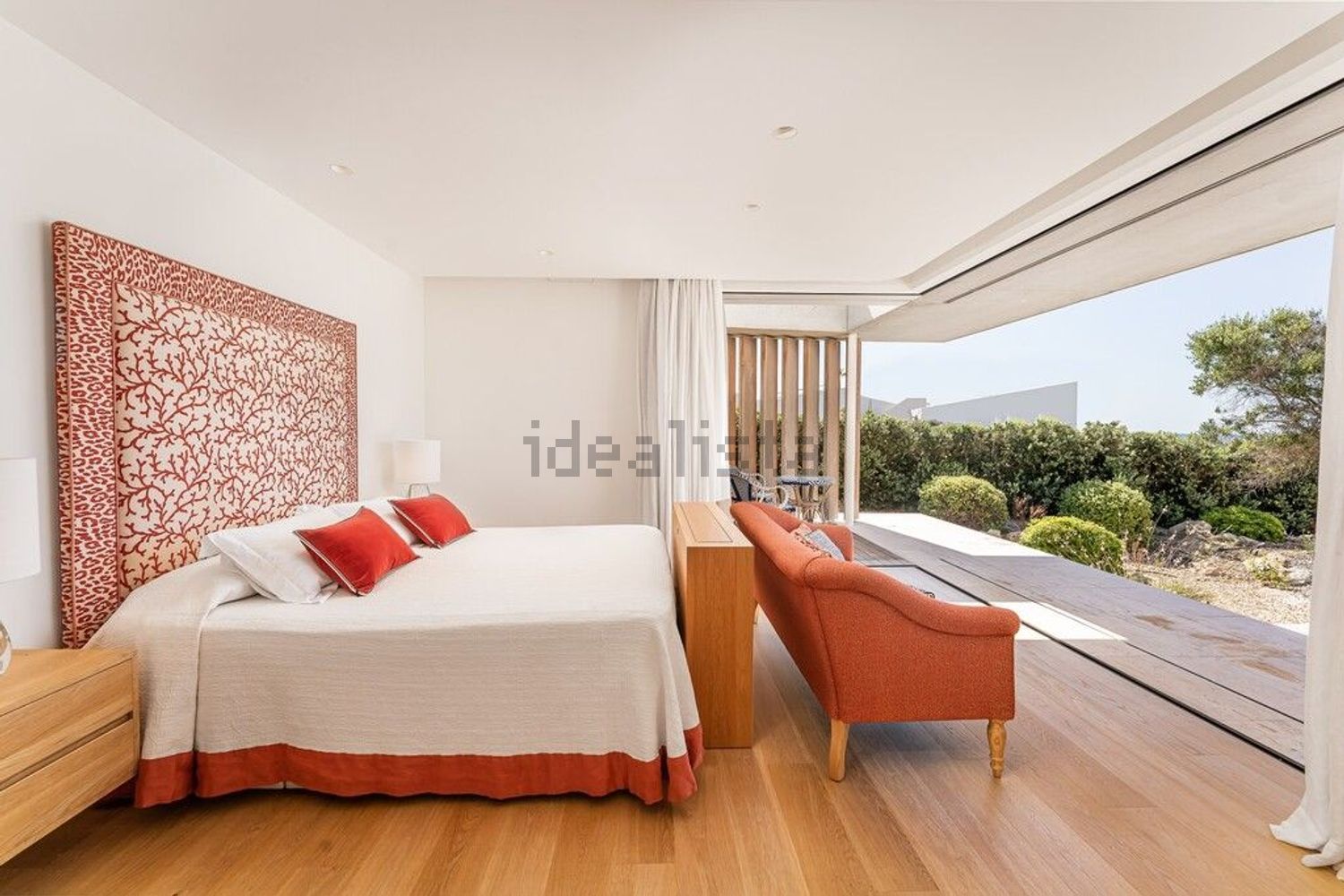 Chalet with direct beach access in Maó/Mahón — Bedroom