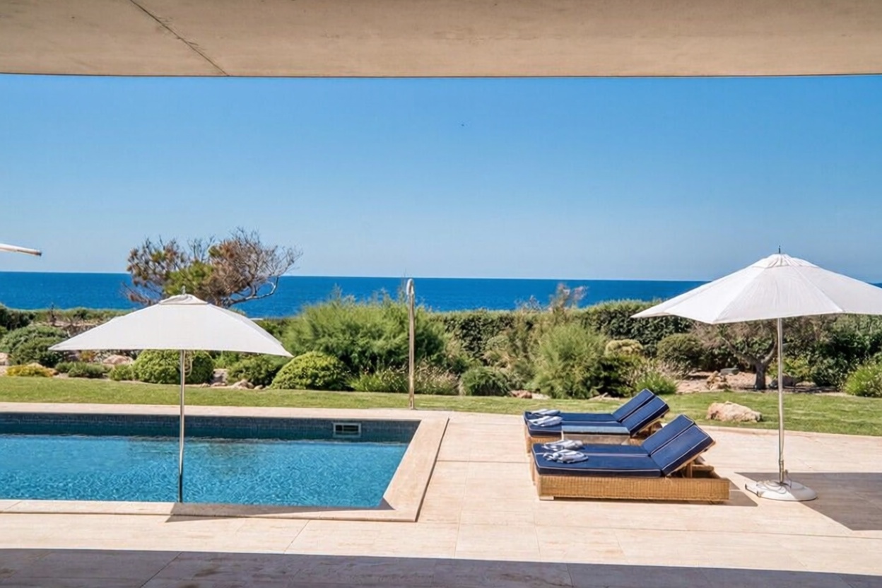 Chalet with direct beach access in Maó/Mahón — Sea view