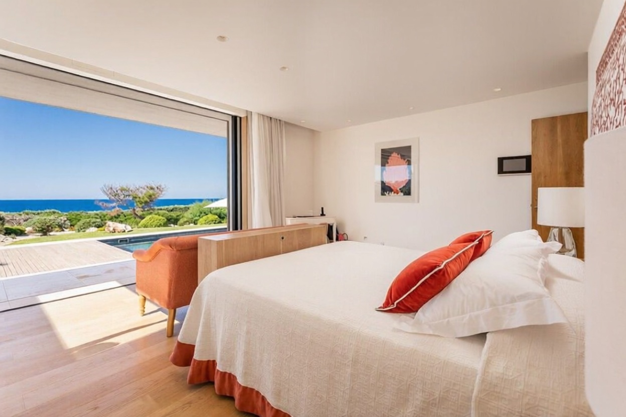 Chalet with direct beach access in Maó/Mahón — Bedroom