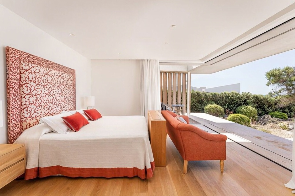 Chalet with direct beach access in Maó/Mahón — Bedroom