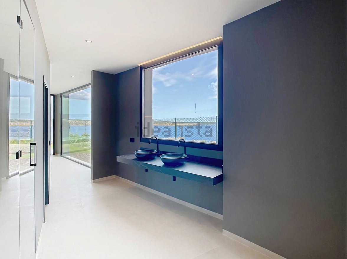 Chalet with direct beach access in Es Mercadal — Bathroom