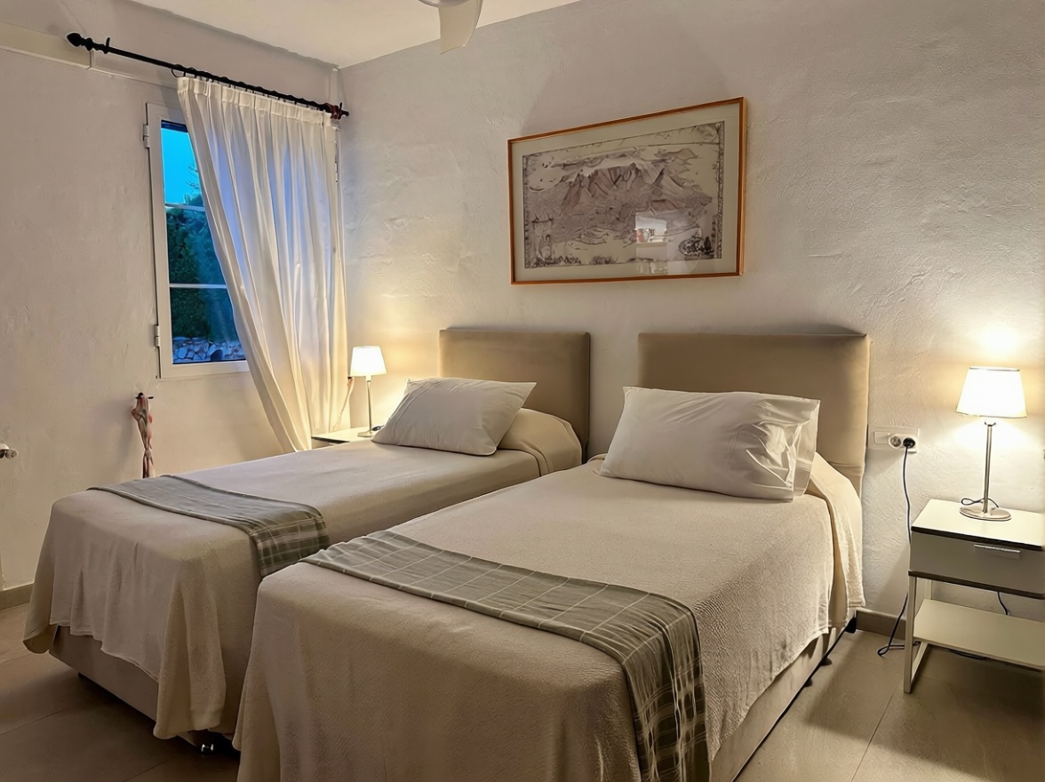 Chalet with direct beach access in Es Mercadal — Bedroom