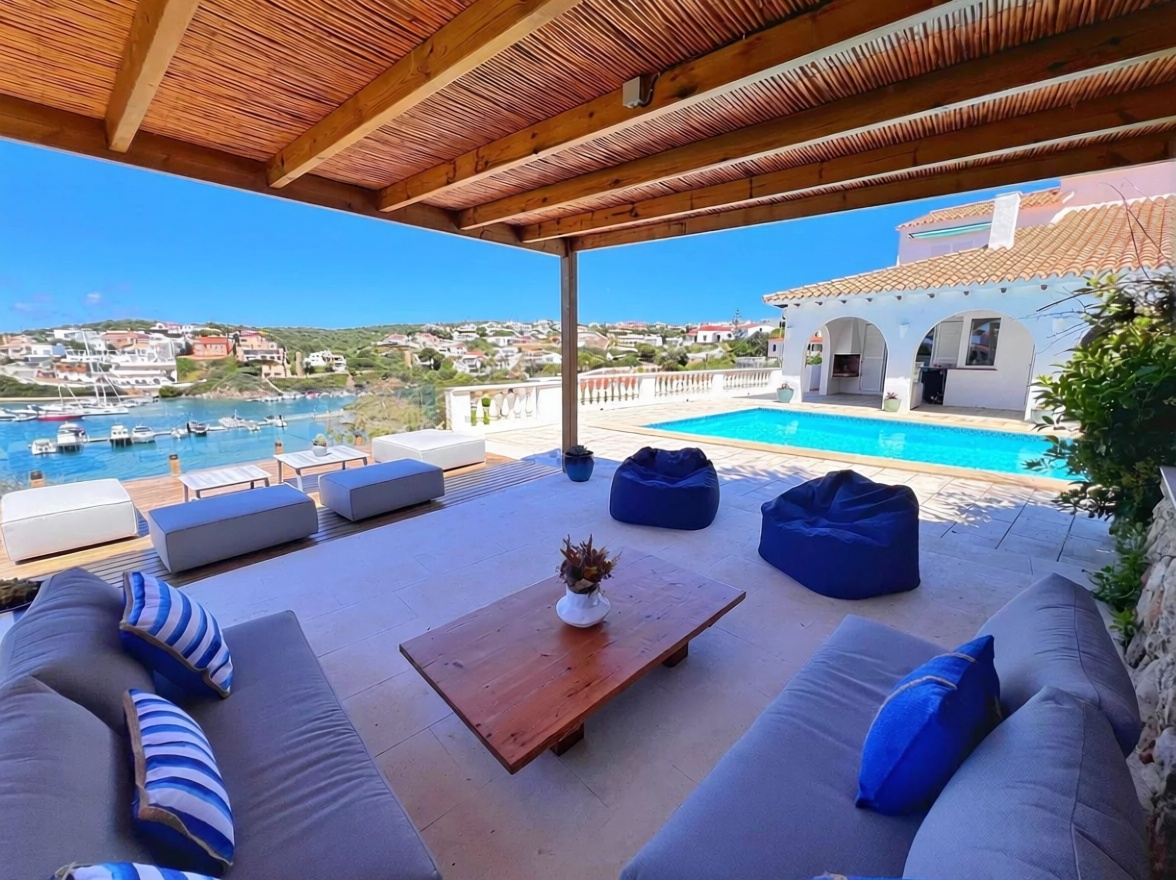 Chalet mit direkter Strandzugang in Maó/Mahón — Meerterrasse