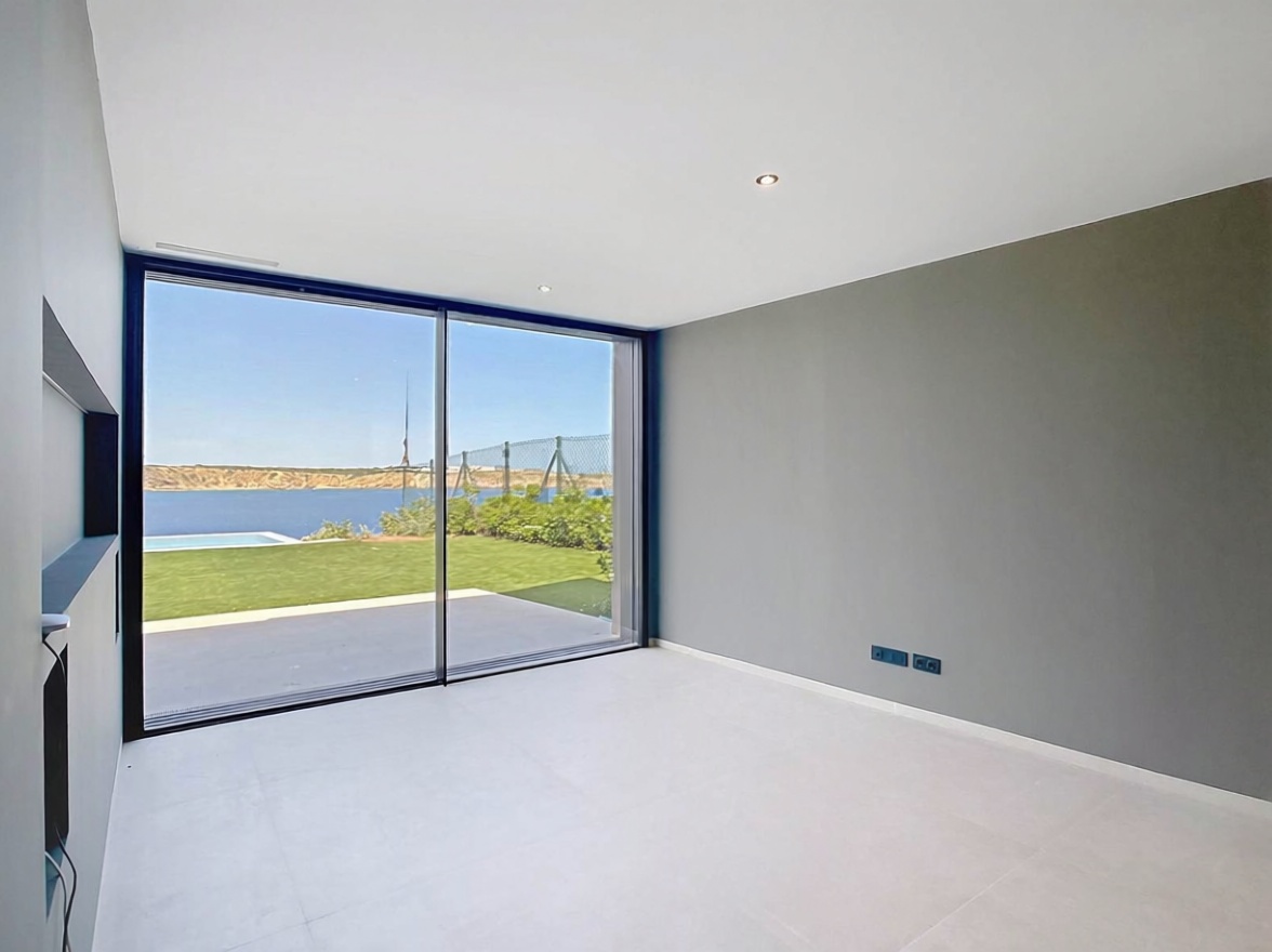 Chalet with direct beach access in Es Mercadal — Bedroom