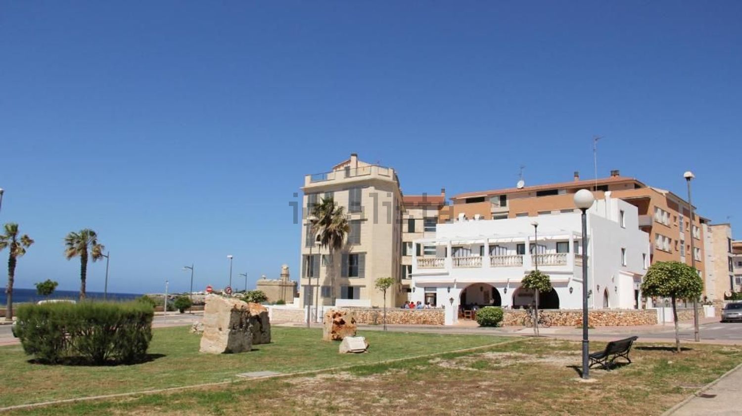 Chalet mit direkter Strandzugang in Ciutadella — Luftbild