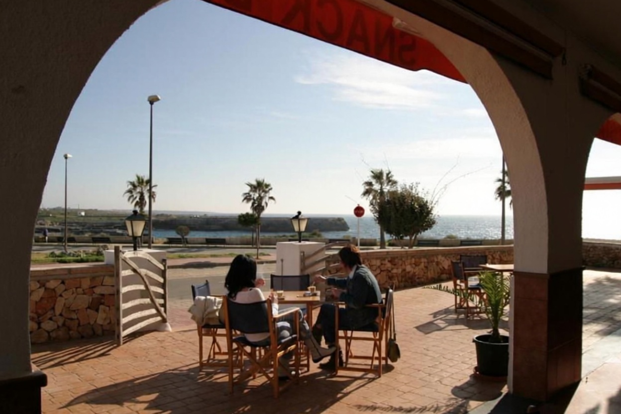 Chalet con acceso directo a playa en Ciutadella — Terraza mar