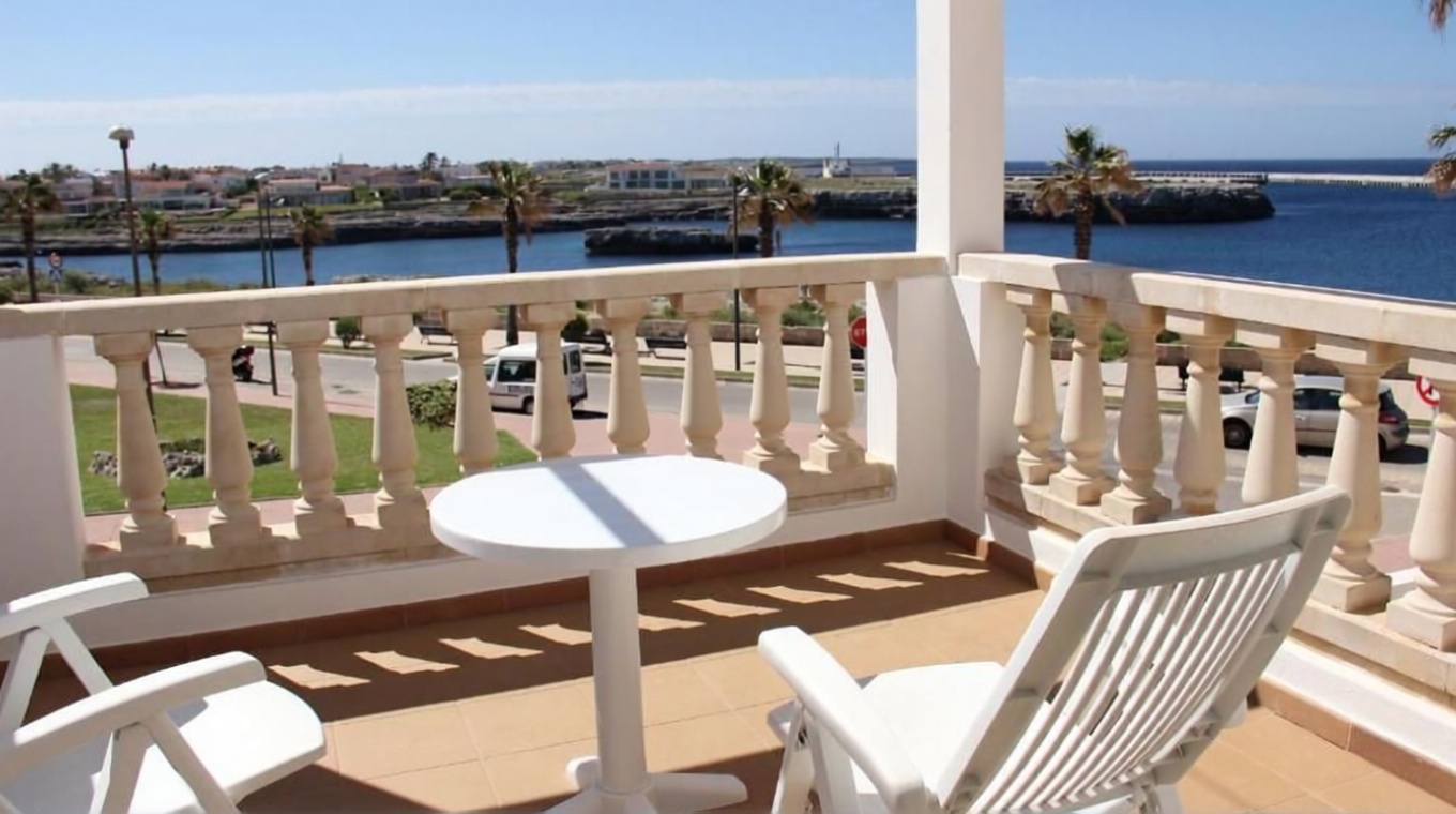 Chalet con acceso directo a playa en Ciutadella — Terraza mar