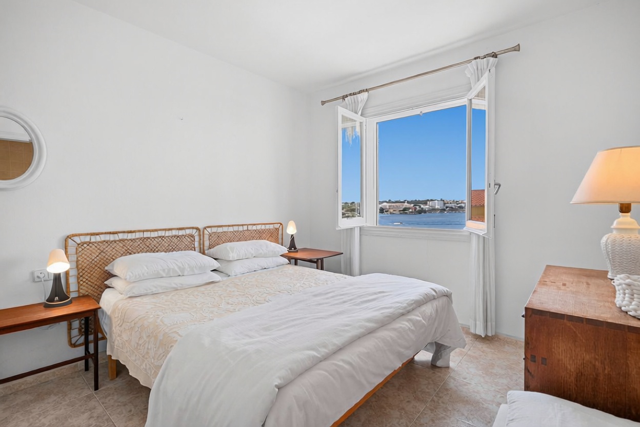 Chalet mit direkter Strandzugang in Maó/Mahón — Schlafzimmer