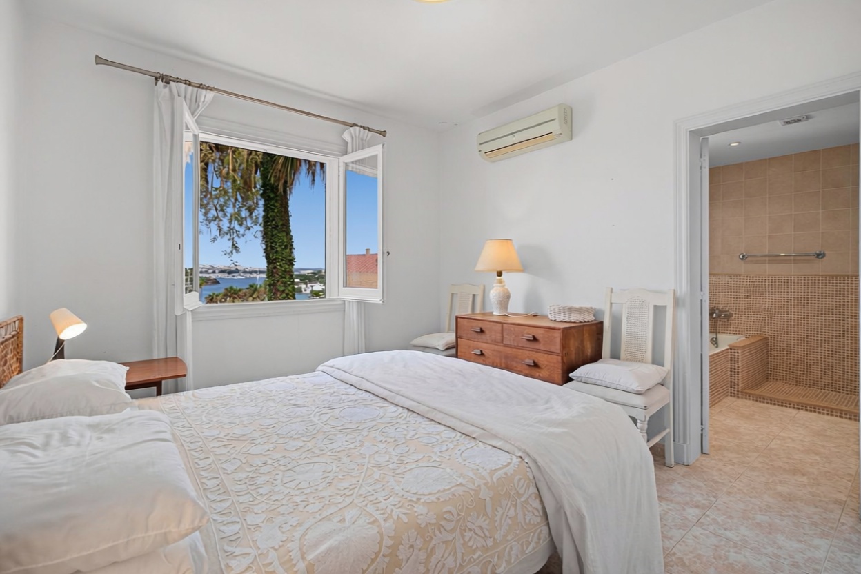 Chalet mit direkter Strandzugang in Maó/Mahón — Schlafzimmer