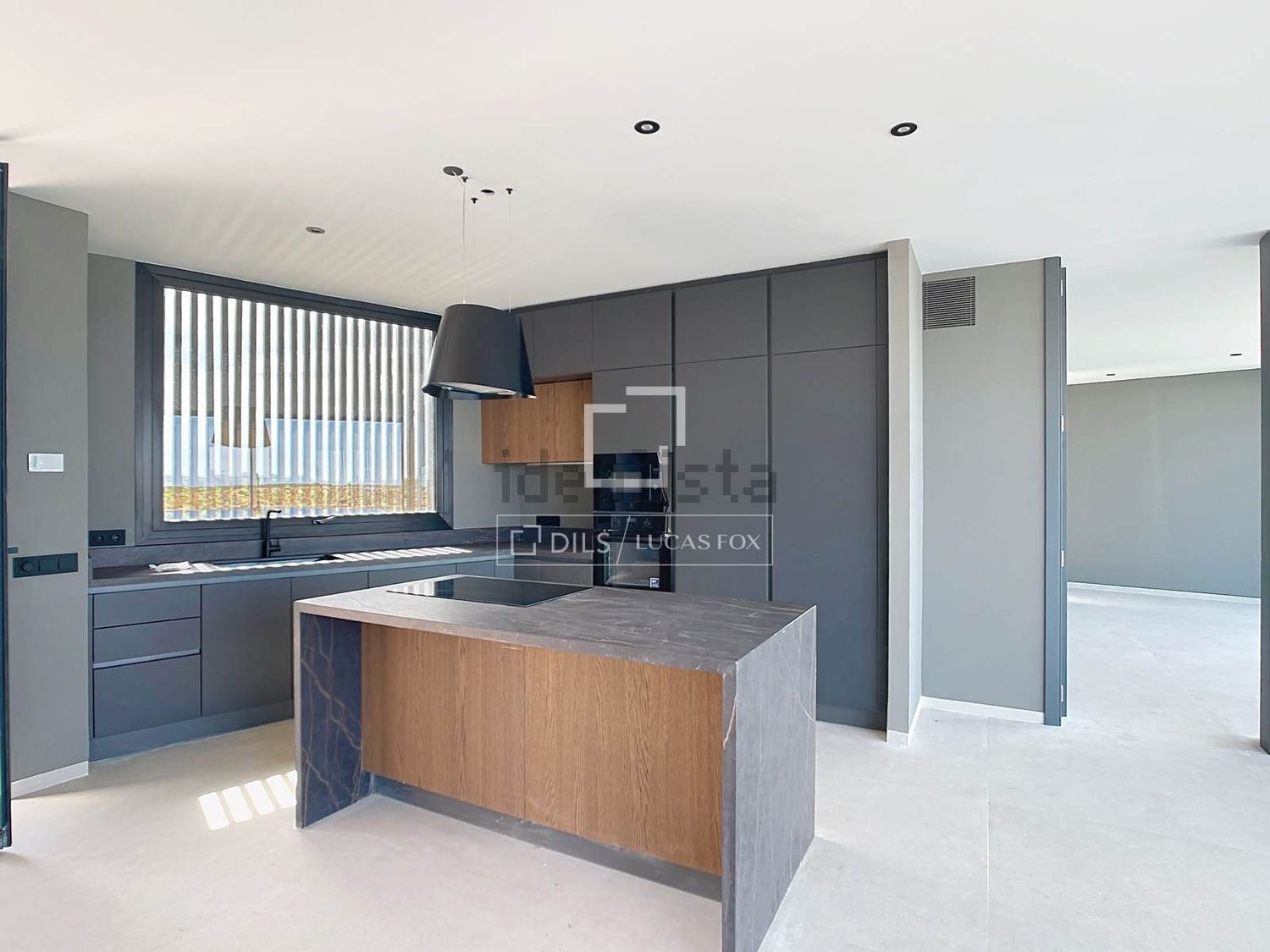 Chalet with direct beach access in Es Mercadal — Kitchen