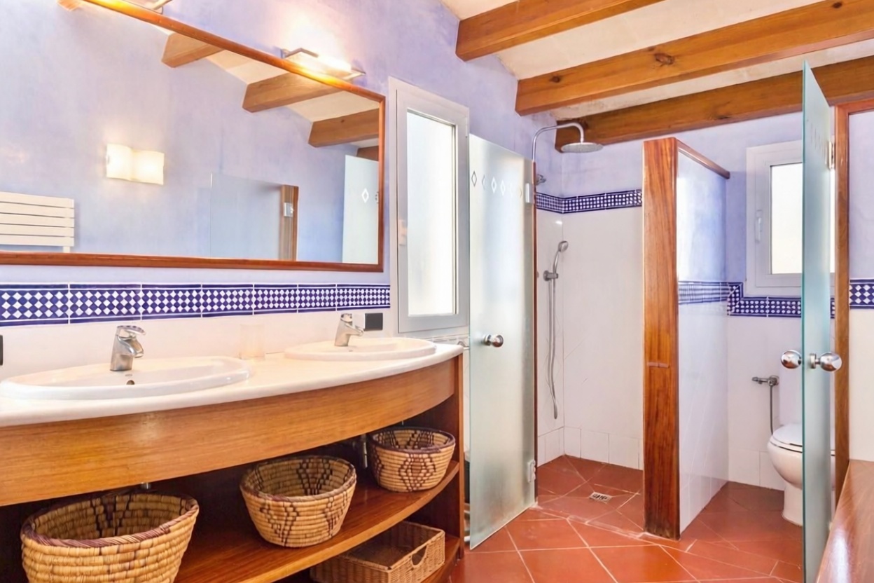 Chalet con acceso directo a playa en Ciutadella — Baño