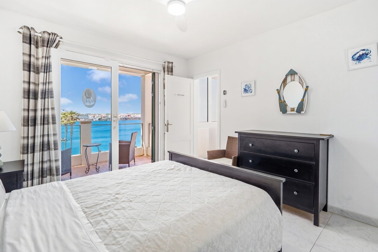 Chalet mit direkter Strandzugang in Maó/Mahón — Schlafzimmer