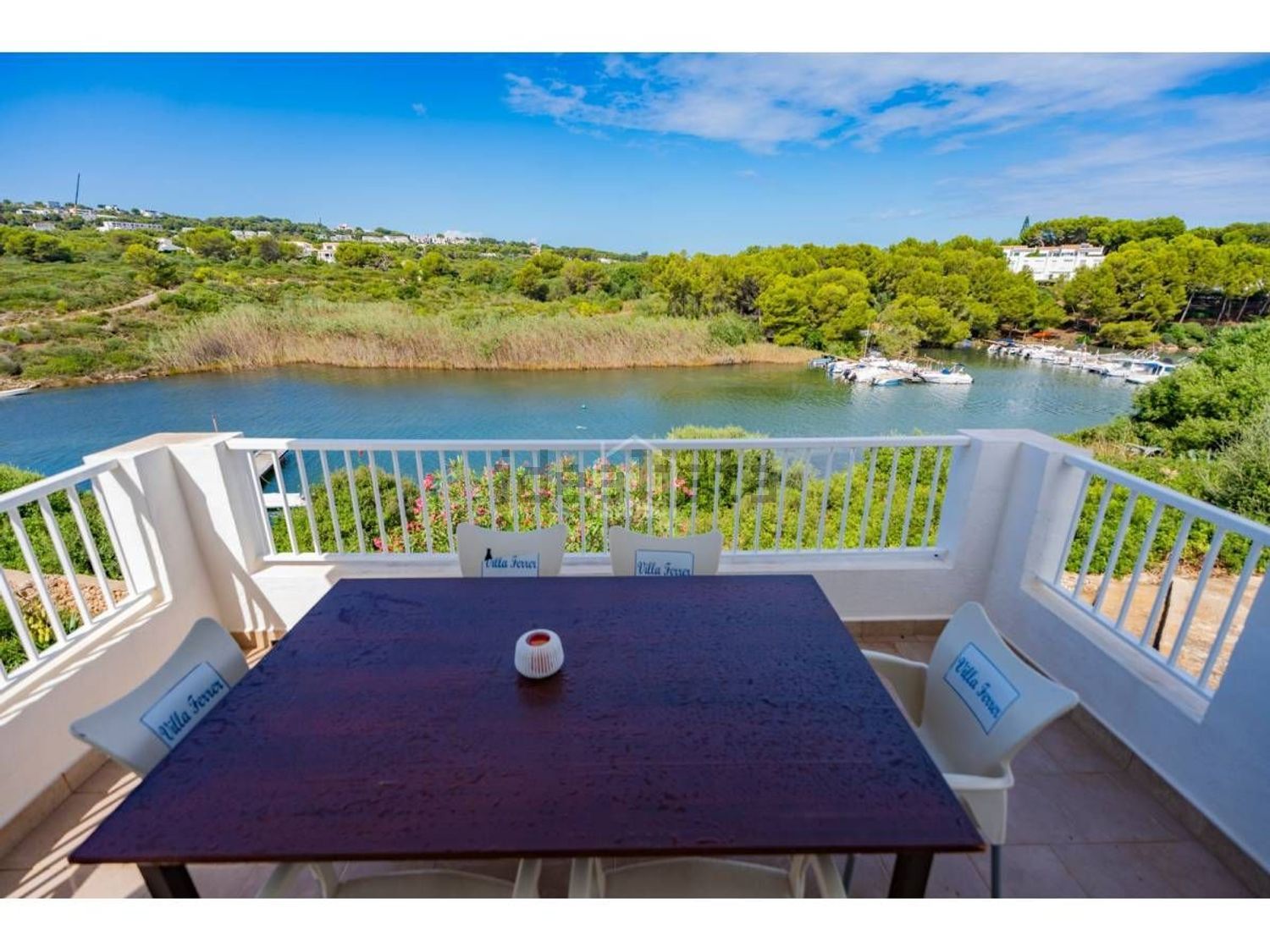 Chalet with direct beach access in Es Mercadal — Sea terrace