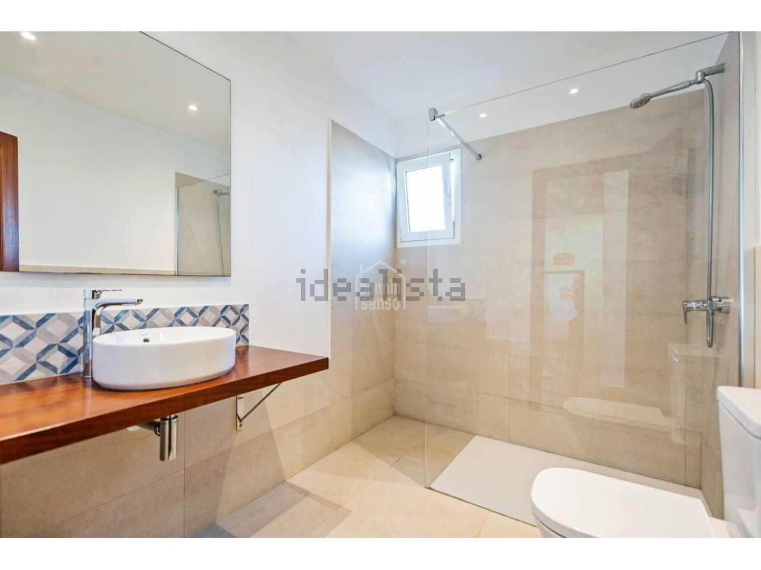Chalet with direct beach access in Es Mercadal — Bathroom