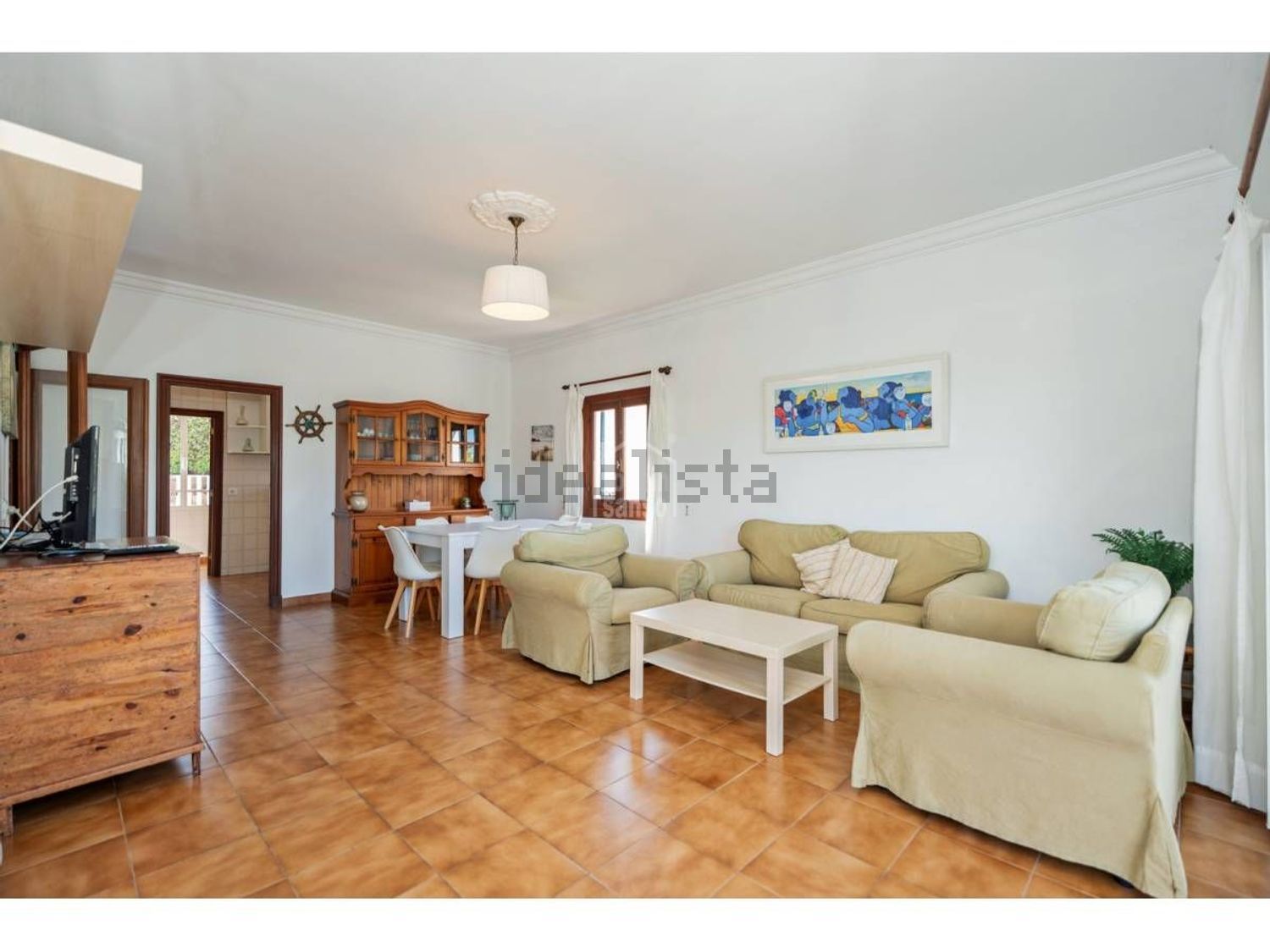 Chalet with direct beach access in Es Mercadal — Living room