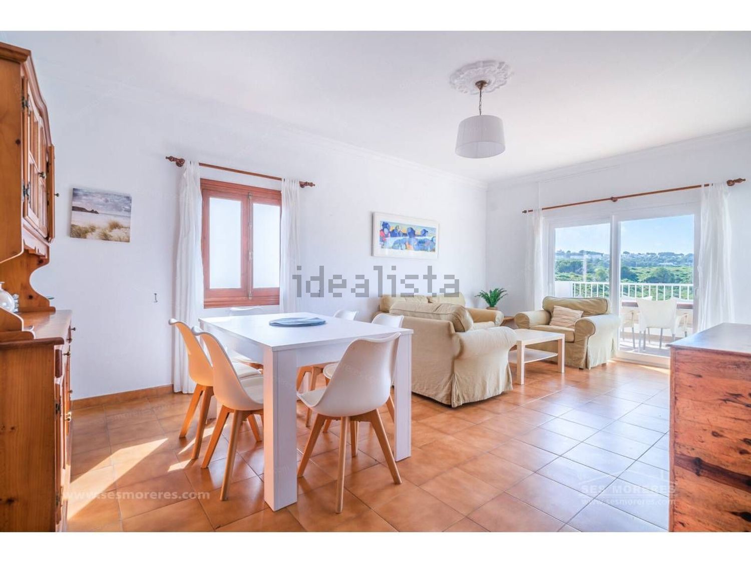 Chalet with direct beach access in Es Mercadal — Living room