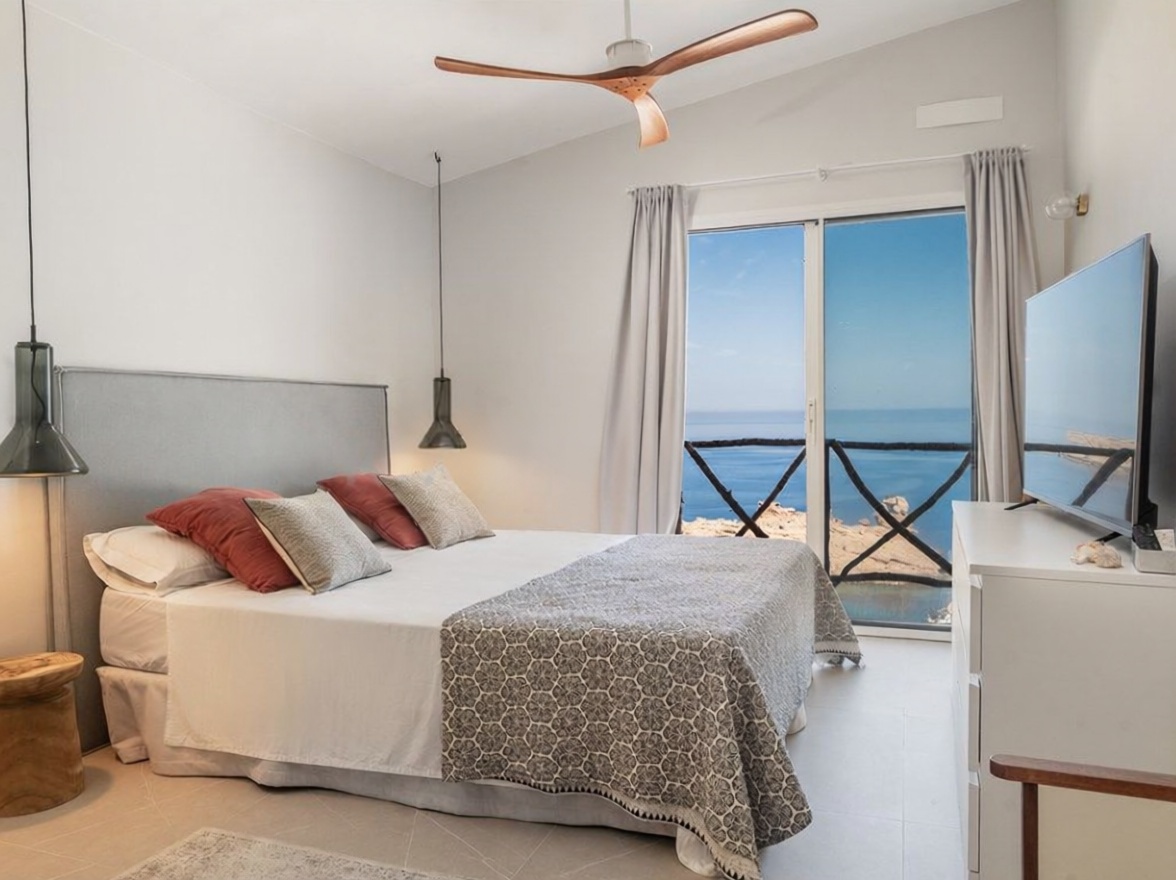 Chalet with direct beach access in Ciutadella — Bedroom