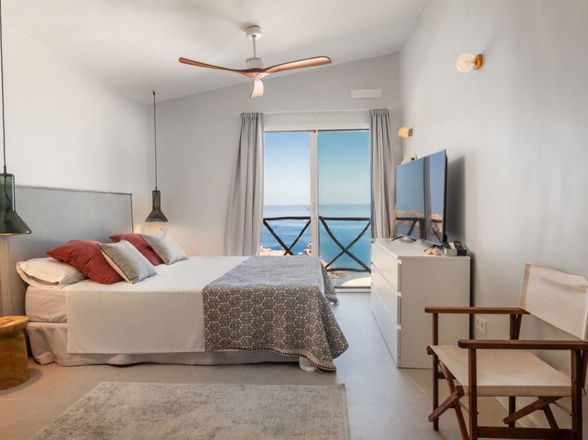 Chalet with direct beach access in Ciutadella — Bedroom