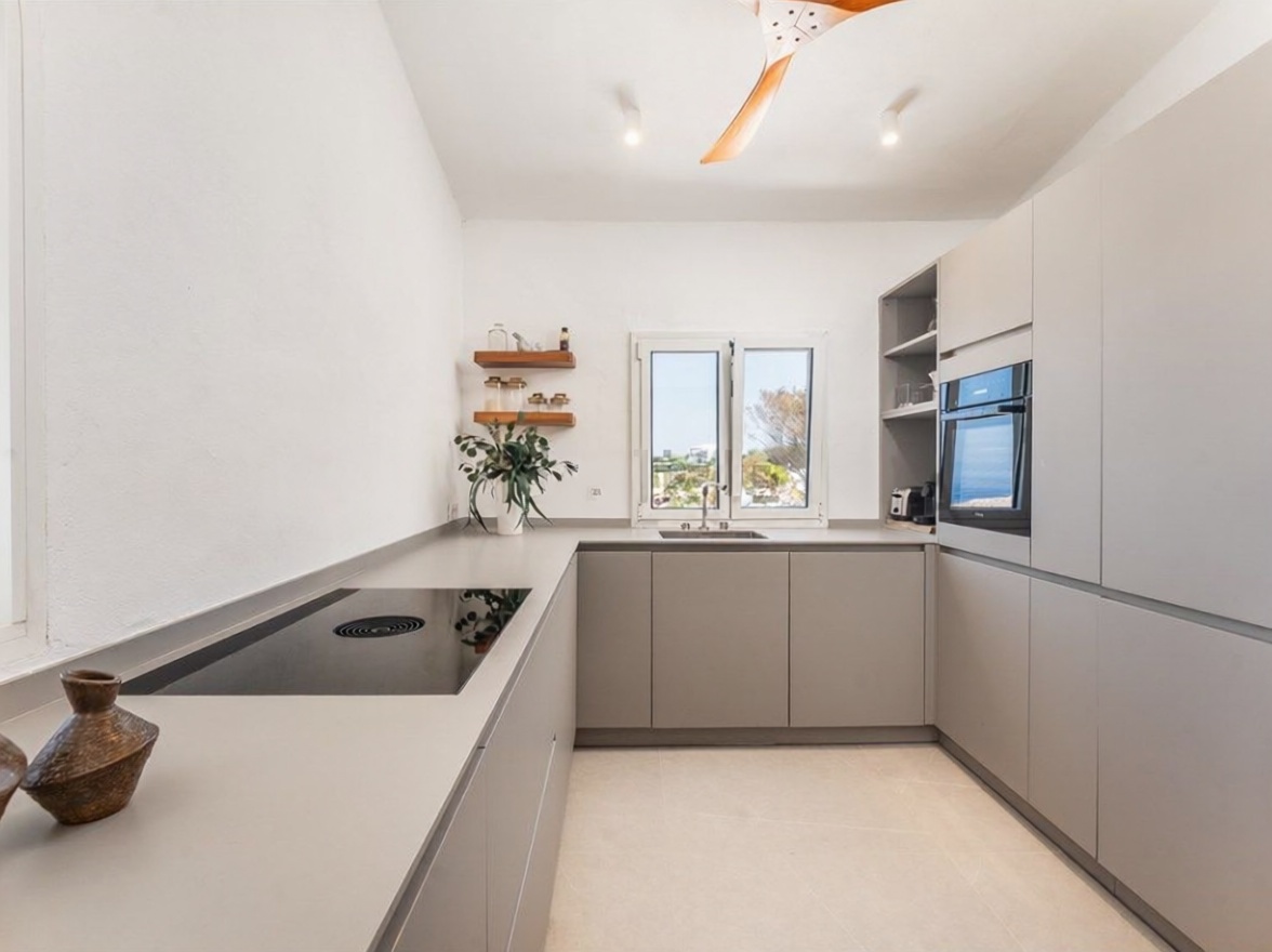 Chalet with direct beach access in Ciutadella — Kitchen