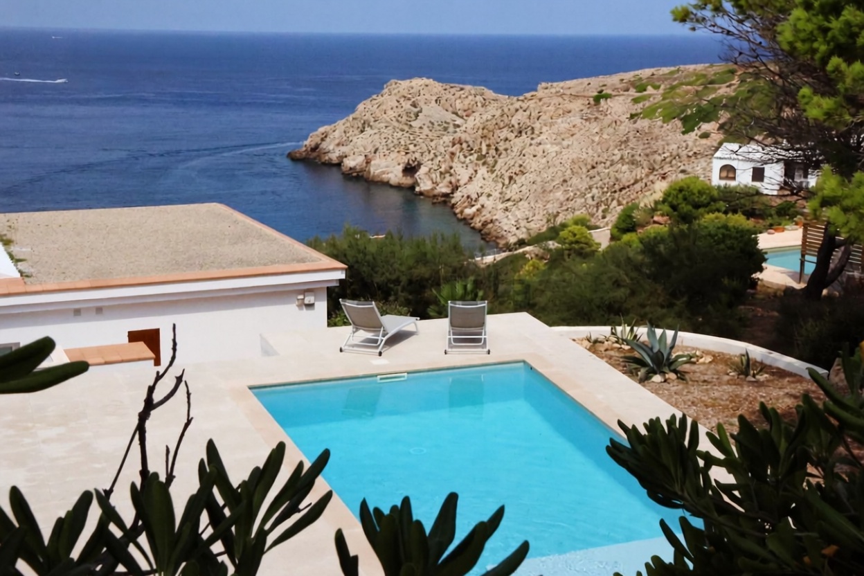 Chalet con acceso directo a playa en Ciutadella — Piscina
