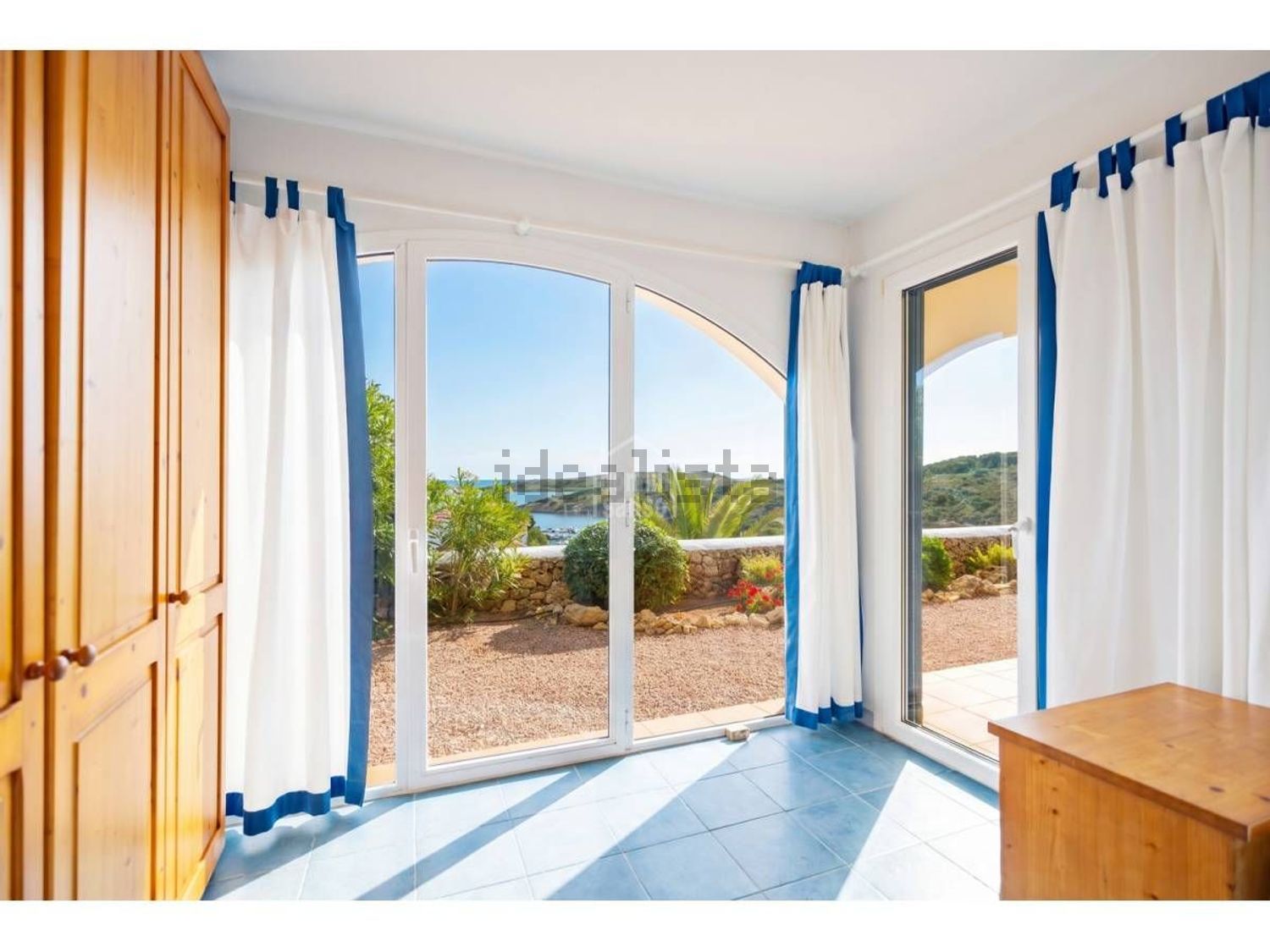 Chalet with direct beach access in Es Mercadal — Sea view