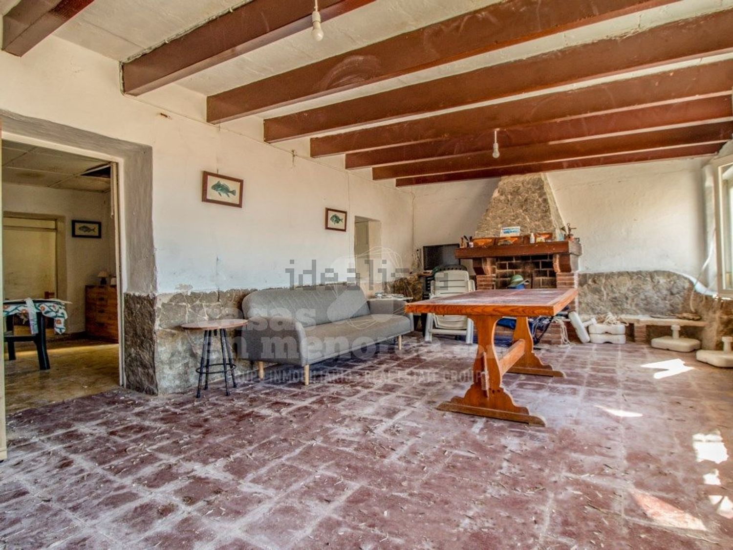 Chalet with direct beach access in Es Mercadal — Living room