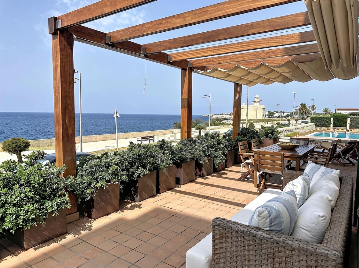 Beachfront flat in Ciutadella