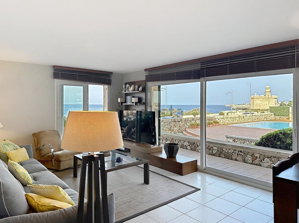 Wohnung in erste Strandlinie in Ciutadella — Wohnzimmer