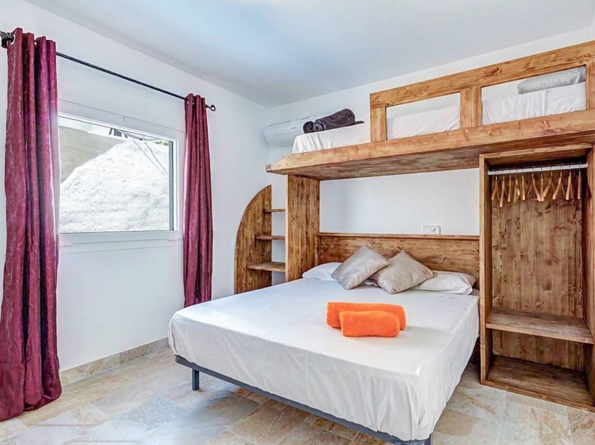 Chalet with direct beach access in Mallorca, Balears (Illes) — Bedroom