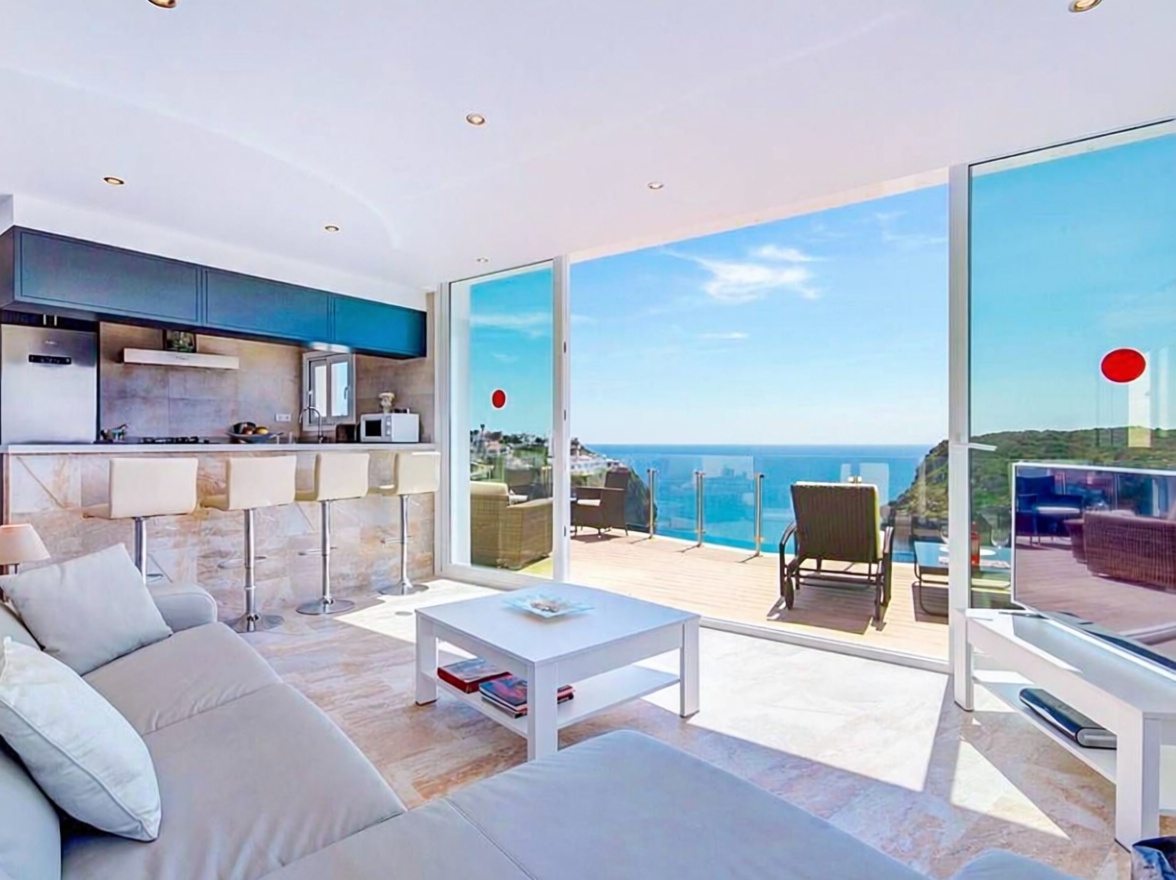 Chalet with direct beach access in Mallorca, Balears (Illes) — Living room