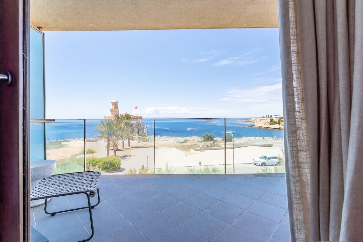 Beachfront duplex in Ciutadella — Sea terrace
