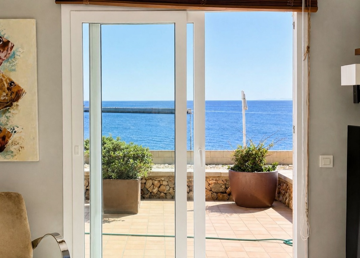 Wohnung in erste Strandlinie in Ciutadella — Wohnzimmer